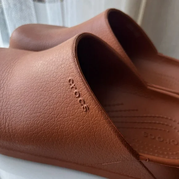 Crocs Cognac Leather Look "Dylan" Clogs Size Womens 9/ Mens 7 - Picture 4 of 5